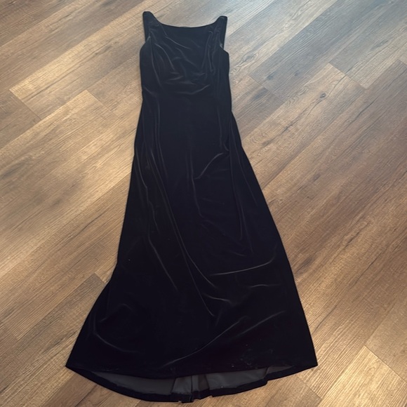 Rhapsody Dresses & Skirts - Vintage rhapsody velvet dress